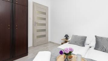 1 bedroom, bed sheets