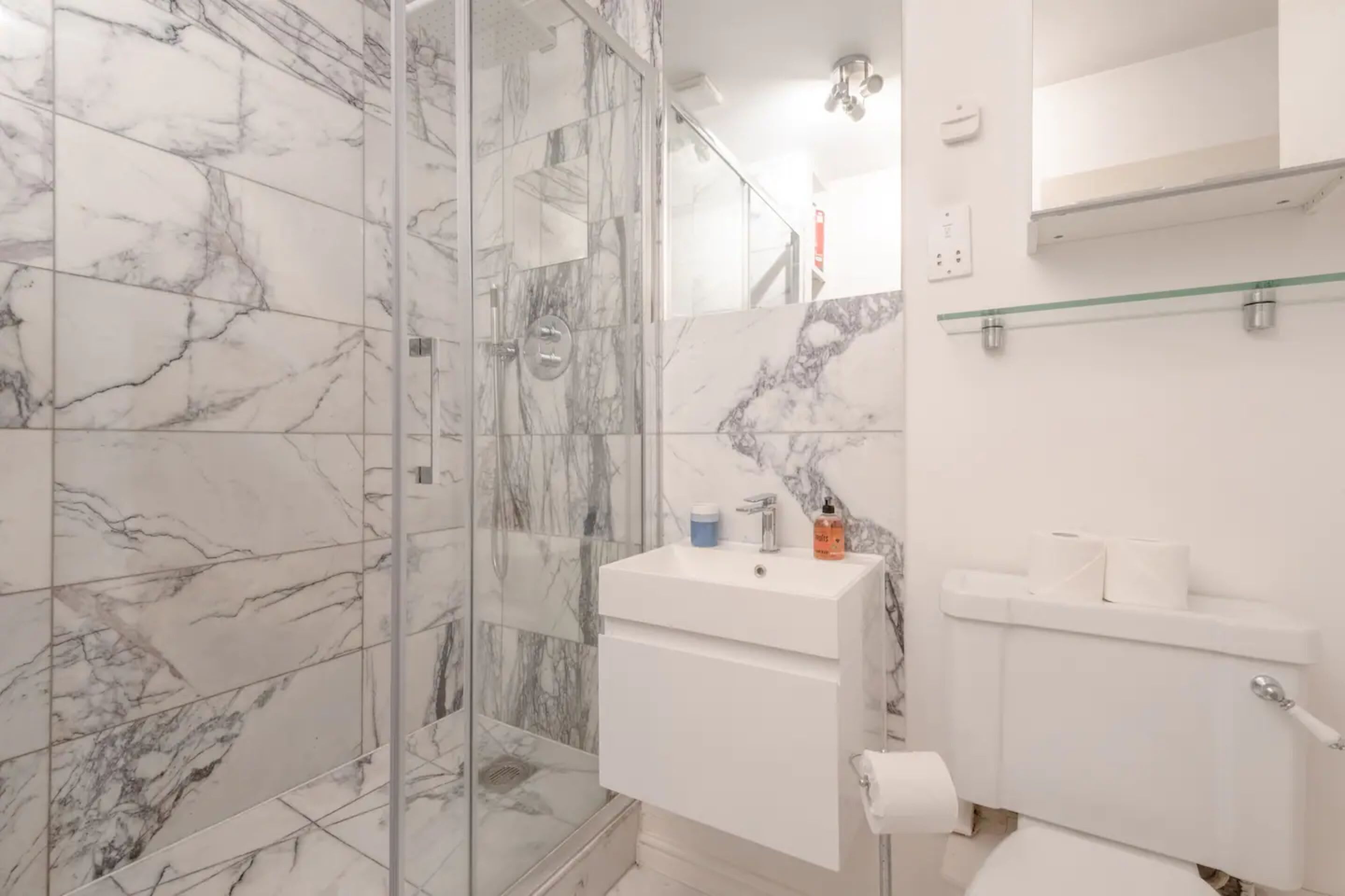 Basic Apartment, 1 Queen Bed | Bathroom | Shower, hair dryer, towels, soap