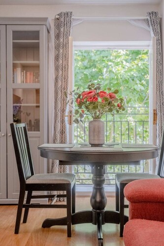 Bright 1 Bedroom Flat in Kensington Olympia