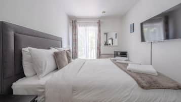 Basic Apartment, 1 Queen Bed | 1 bedroom, iron/ironing board, bed sheets