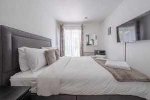 Basic Apartment, 1 Queen Bed | 1 bedroom, iron/ironing board, bed sheets