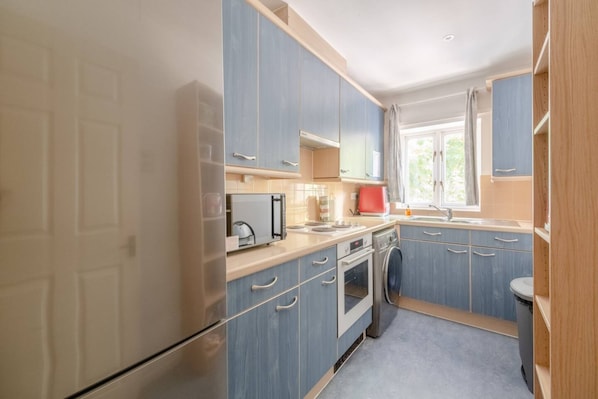 Basic Apartment, 1 Katil Ratu (Queen) | Dapur peribadi | Peti sejuk, ketuhar, dapur, pembakar roti 