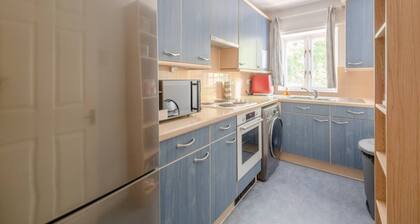 Bright 1 Bedroom Flat in Kensington Olympia