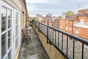 Terrace/patio - Designer 1 Bed Flat Barons Court Sleeps 4, Balcony (London)