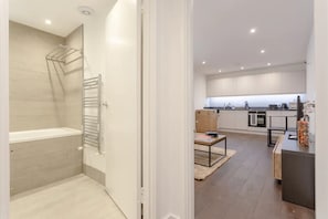 Basic Apartment, 1 King Bed with Sofa bed | Interior