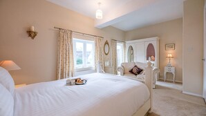 2 bedrooms, laptop workspace, bed sheets - 4 Ropers Court Lavenham (Sudbury)