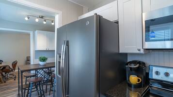 Coffee/tea maker, fridge, microwave, oven