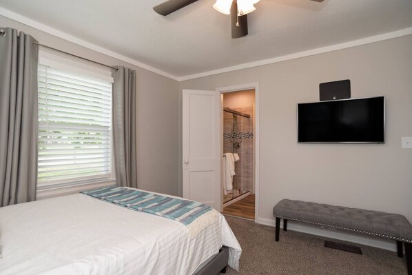 2 bedrooms, desk, iron/ironing board, travel cot