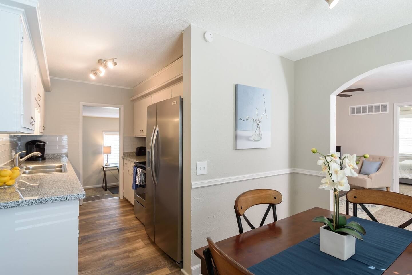 Geladeira, micro-ondas, fogão, cooktop