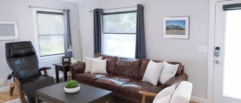Smart TV, music library, stereo, offices