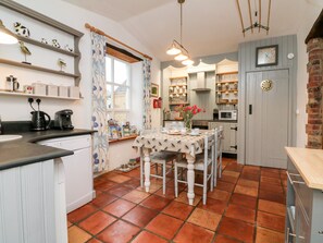 Fridge, dishwasher, electric kettle, toaster - The Shippen (Bude)