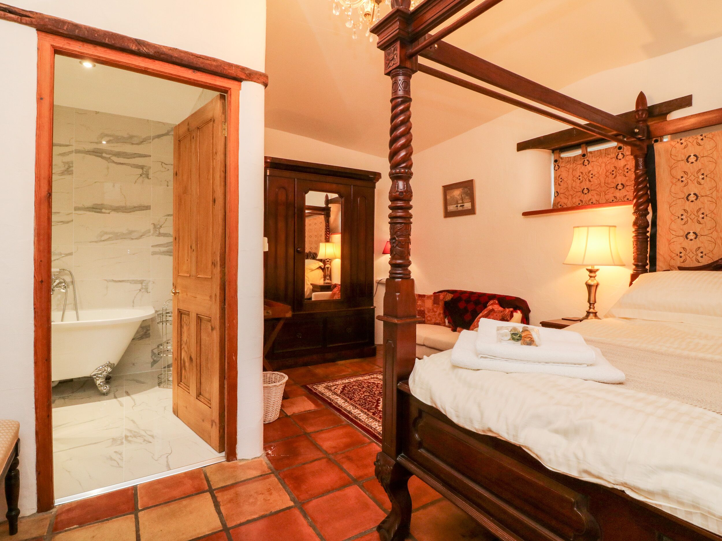 2 室のベッドルーム、客室ごとに異なる装飾、客室ごとに異なるインテリア、WiFi (無料)