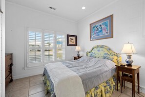 3 bedrooms, free WiFi, bed sheets - Salt Life-Oceanside/Pet Friendly Home (Atlantic Beach)