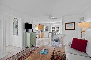 Smart TV - Salt Life-Oceanside/Pet Friendly Home (Atlantic Beach)