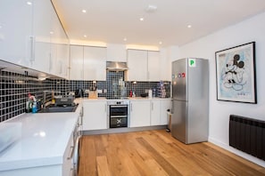 Appartement de base, 1 très grand lit | Cuisine privée | Réfrigérateur, un four, surface de cuisson, lave-vaisselle