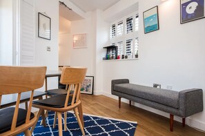Departamento básico, 1 cama King size | Restaurantes