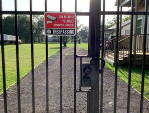 Property grounds - Cozy Studio on Large Lot, Near Downtown and IAH! (Houston)