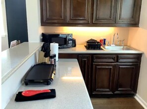 Fridge, microwave, coffee/tea maker, toaster - Cozy Studio on Large Lot, Near Downtown and IAH! (Houston)