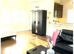 Interior - Cozy Studio on Large Lot, Near Downtown and IAH! (Houston)