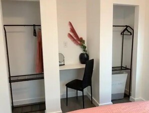 2 bedrooms, WiFi - New 2 bedroom on huge lot, near Downtown & IAH! (Houston)