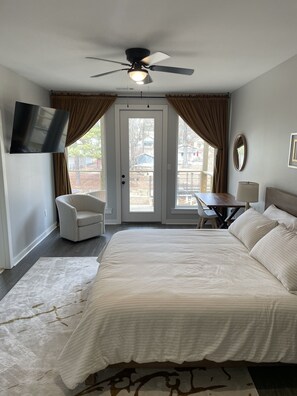 4 bedrooms, desk, iron/ironing board, free WiFi