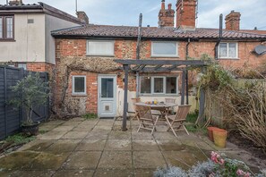 Outdoor dining - Jenny Rose Cottage Wickham Market Air Manage (Woodbridge)