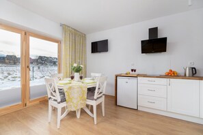 Microwave, dishwasher, coffee/tea maker, cookware/dishes/utensils - House Gutowa Mountain View by Renters (Poronin)