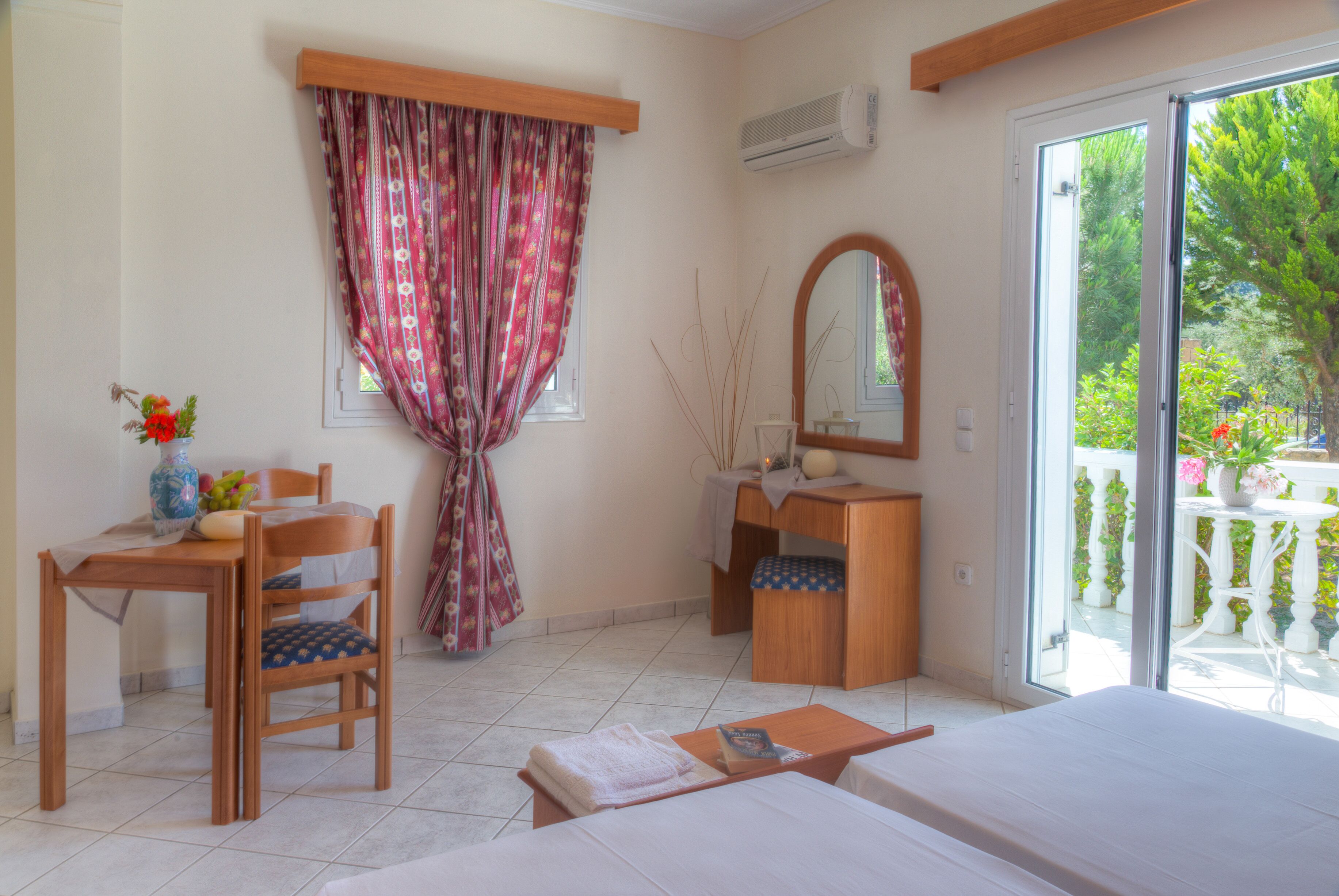 In-room safe, laptop workspace, blackout drapes, travel crib