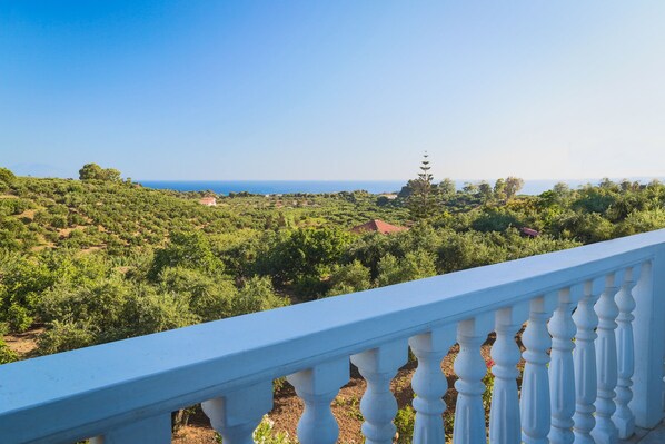 In-room safe, laptop workspace, blackout drapes, travel crib - VILLA JOANNA (Zakynthos)