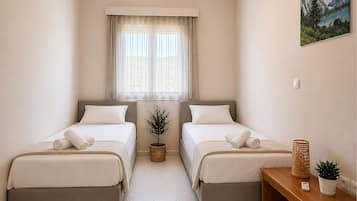 Colchones con pillow-top y caja de seguridad en la habitación