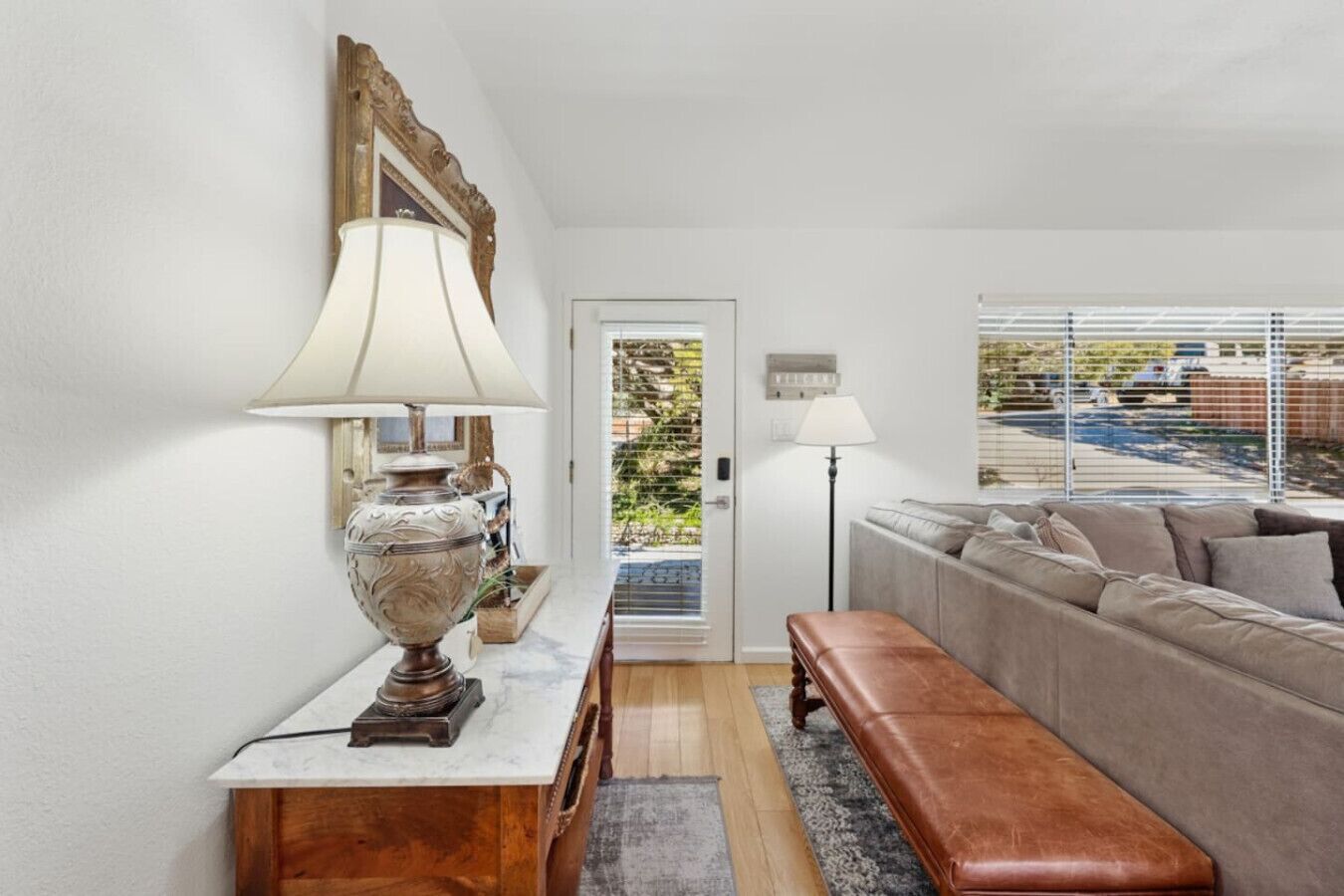 Smart TV, chimenea, videojuegos