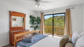 3 bedrooms, desk, iron/ironing board, free WiFi