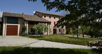 Beautiful apartment surrounded by greenery a stone's throw from the mountains