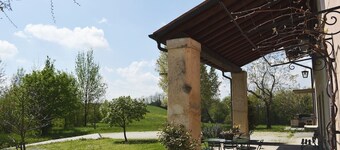 Beautiful apartment surrounded by greenery a stone's throw from the mountains