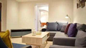 Basic Apartment, Multiple Beds | Living area