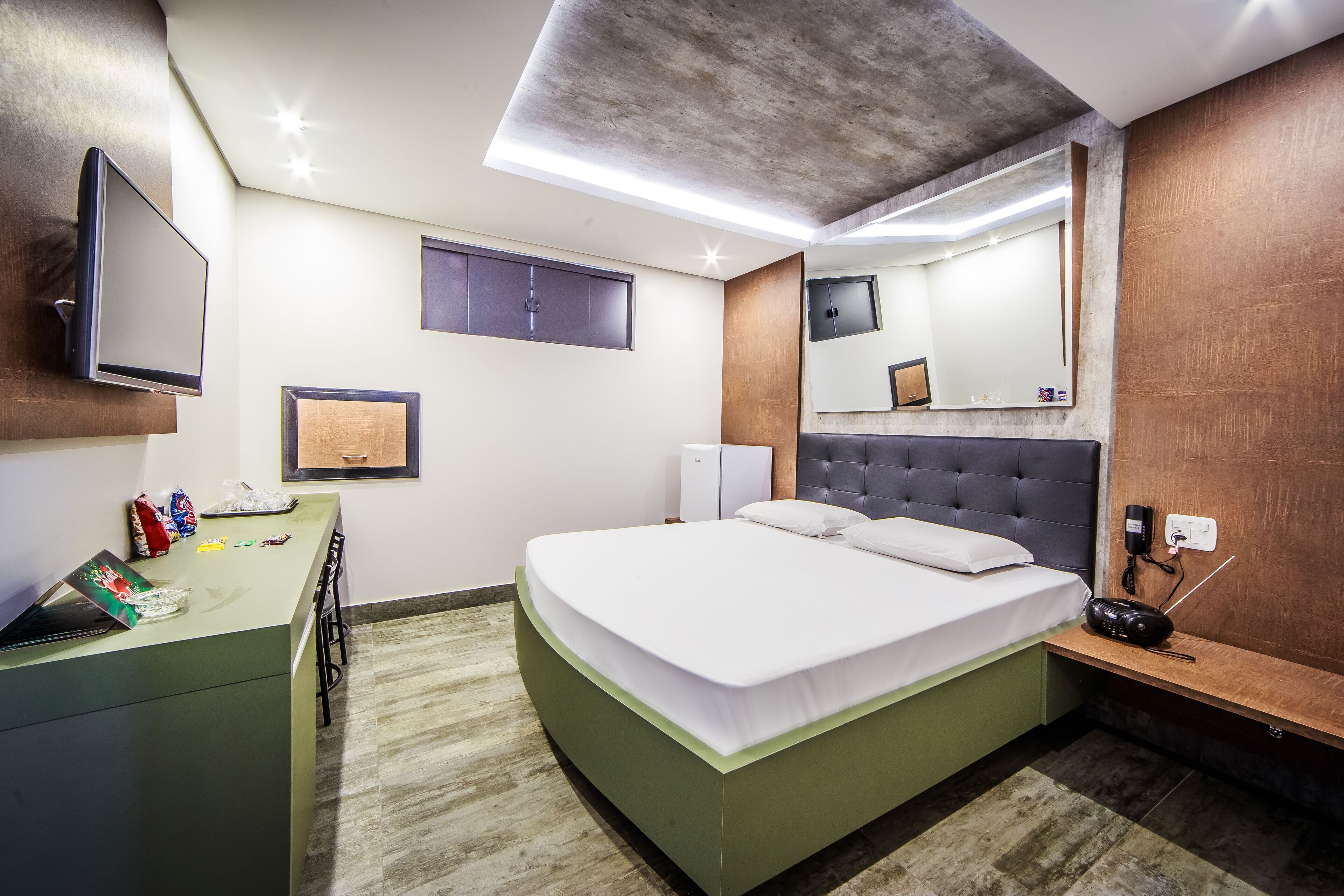 Quarto empresarial | Wi-Fi de cortesia, roupa de cama