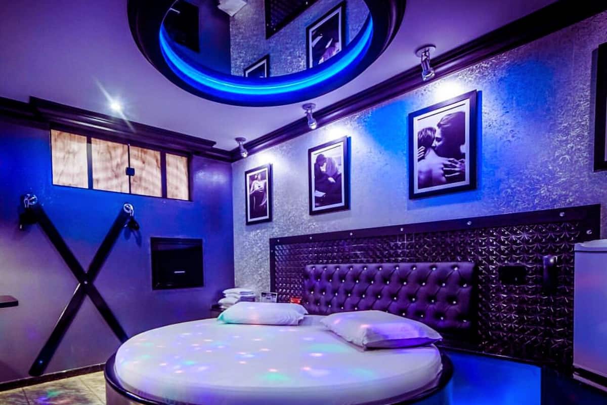 Kahden hengen elite-huone | Kylpyhuone | Designer-hygieniatuotteet, hiustenkuivaaja, pyyhkeet, saippua