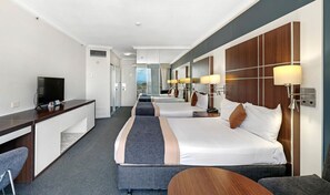 1 bedroom, desk, WiFi, bed sheets - Surfers Paradise Beach & Ocean View Unit (Level 5) (Surfers Paradise)