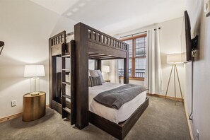 3 chambres, fer et planche à repasser, Wi-Fi gratuit, draps fournis