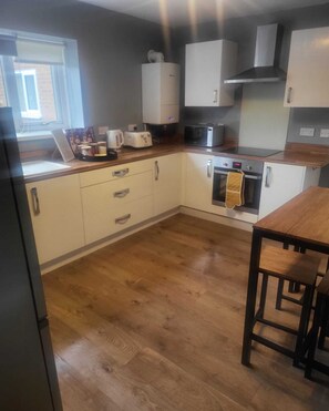 Oven - Modern 3 bed apartment at the heart of Sunderland- 5 mins to beach (Monkwearmouth)