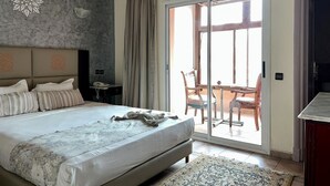 Habitación básica con 2 camas individuales