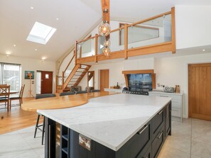 Cottage | Dining - Bilsham Meadows (Bristol)