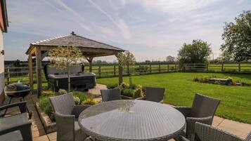 Cottage | Outdoor dining