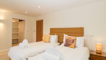 Cottage | 5 bedrooms, individually decorated, individually furnished, free WiFi