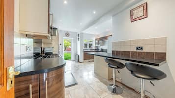 House | Private kitchen | Fridge, microwave, oven, stovetop