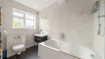 House | Bathroom | Shower, towels