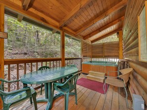 Hytte - 2 soveværelser | Udendørs spabad