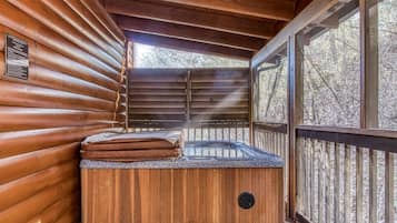 Bañera de hidromasaje privada