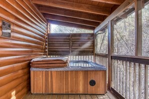 Cabin, 2 Bedrooms | Private spa tub - Er316- Black Bear Hideaway Great Location- Close To Town 2 Bedroom Cabin by RedAwning (Pigeon Forge)
