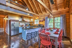 Hytte, 5 soverom | Eget kjøkken | Kjøleskap, ovn, kaffetrakter/tekoker og brødrister